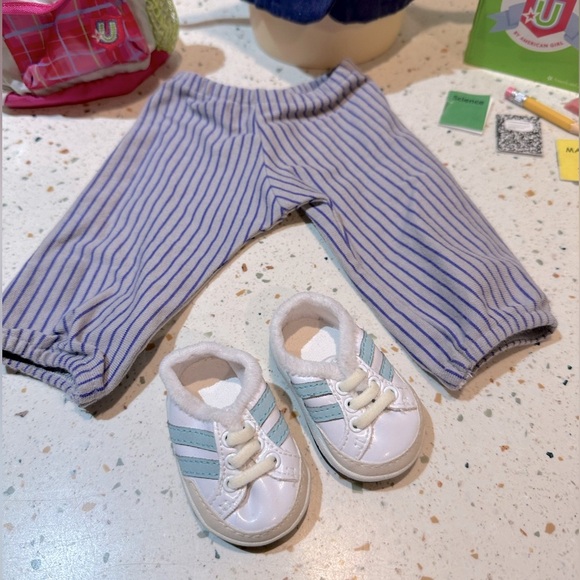 American Girl Innerstar U University Clothes Backpack and School Supplies - Picture 3 of 5